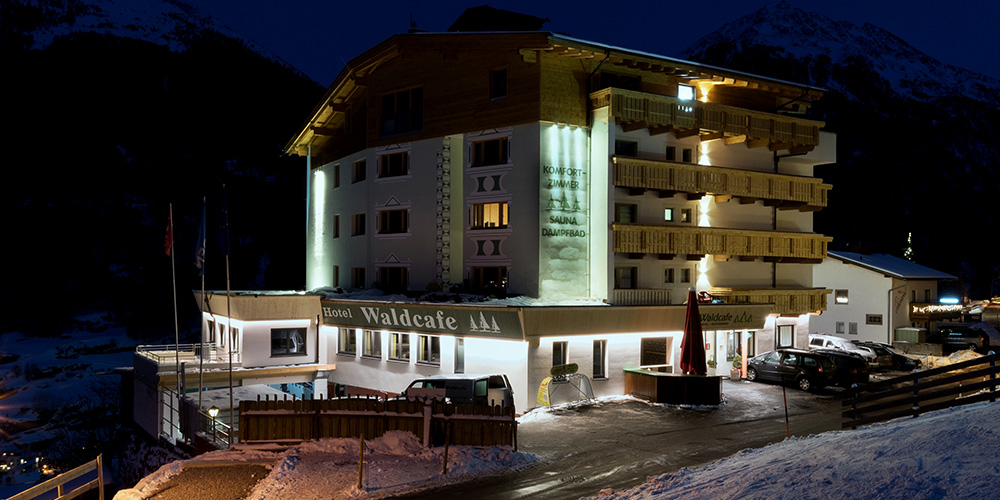 Hotel Waldcafe bei Nacht